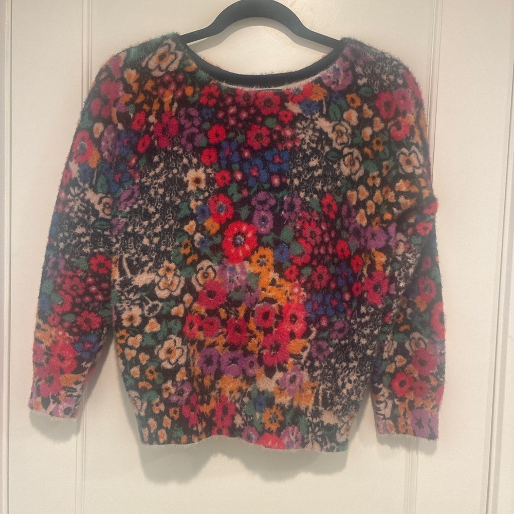Soft and Colorful Anthropology Floral Crew Neck Sweater in Excellent Condition